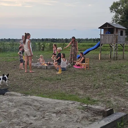 营地 Pipowagen Boerderij De Schans *